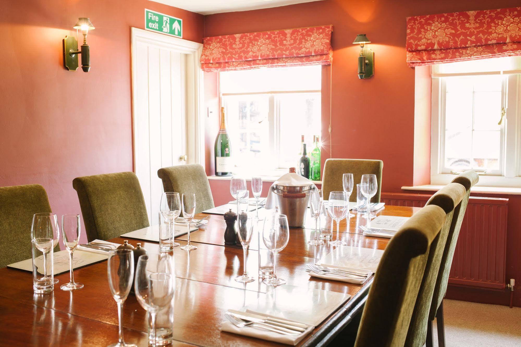 The Royal Oak, Yattendon Frilsham ภายนอก รูปภาพ